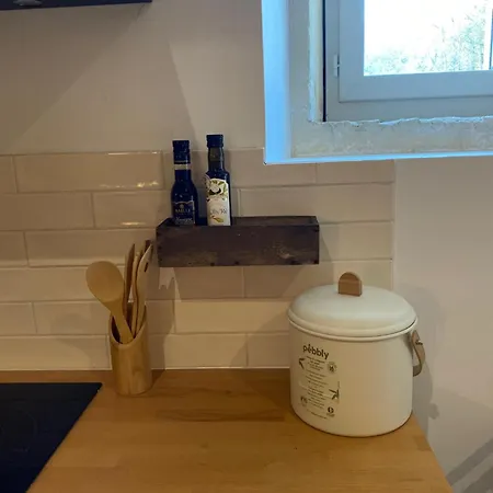 Le Domaine Du Petit Bois, L'etable * Varzay