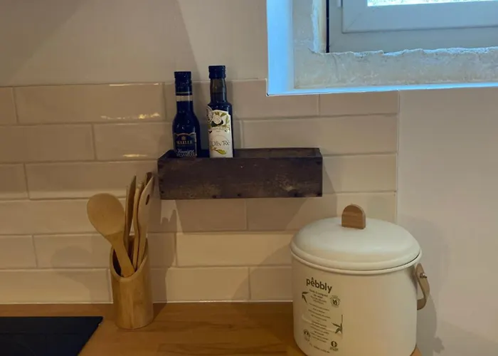 Le Domaine Du Petit Bois, L'etable * Varzay